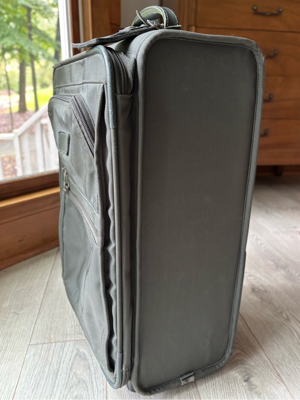 Tumi Alpha Olive Green Ballistic Nylon 2-Wheel Rolling Carry On Suitcase 22” - Picture 2 of 10